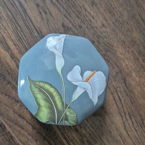 Yamaji Trinket Box With Calla Lilies, Porcelain In Blue. Made In Japan.